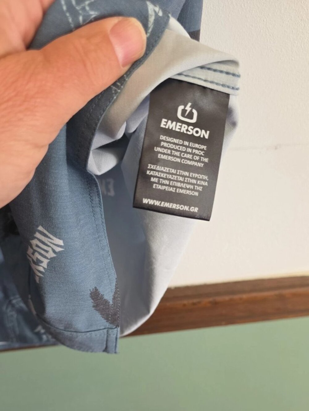Emerson Men’s M Short Sleeve Button Down Shirt Blue Gray Shark Jaws Palm NWT - Picture 6 of 7